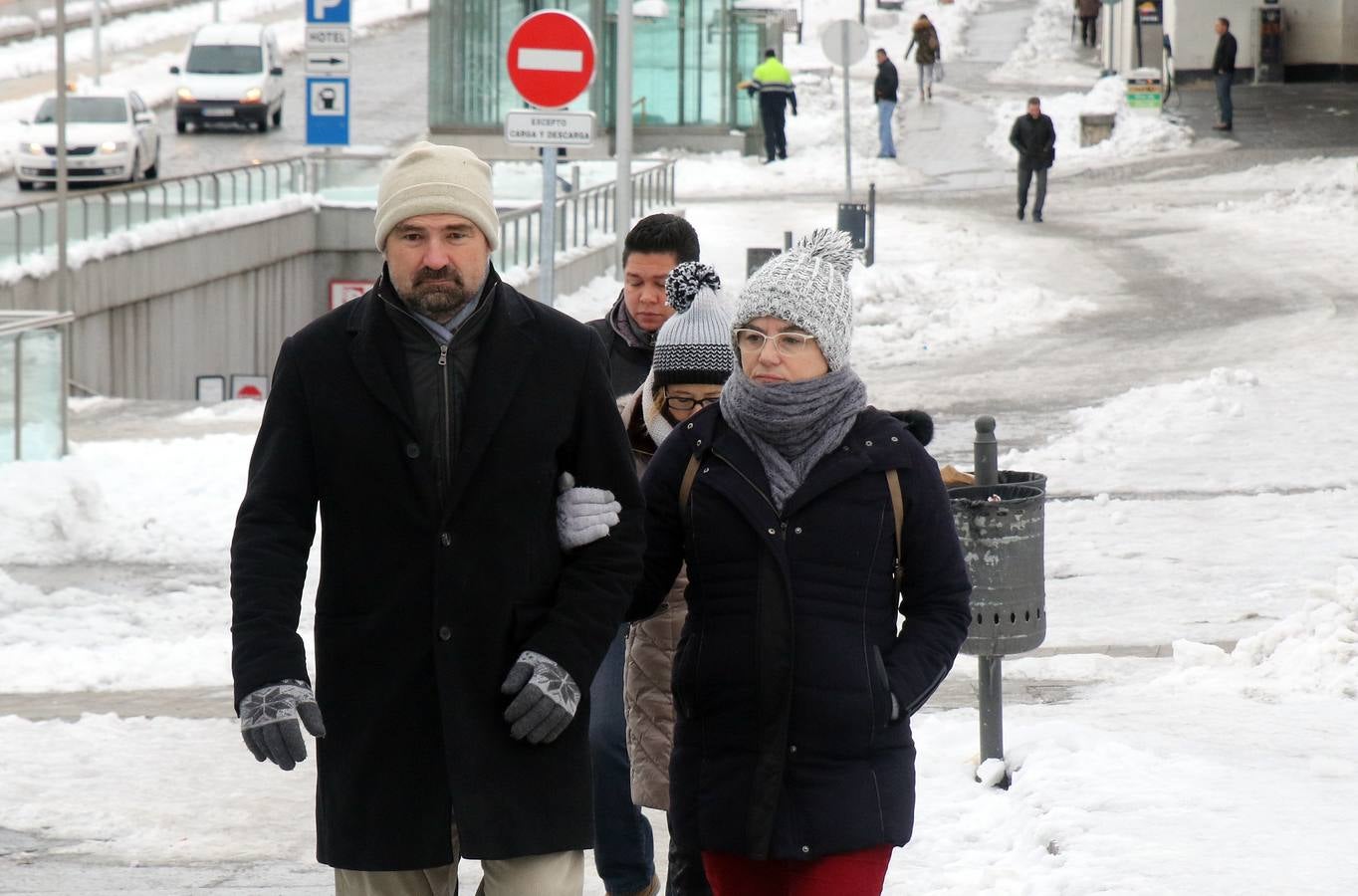 El hielo y la nieve obligan a extremar la precaución en las calles de Segovia