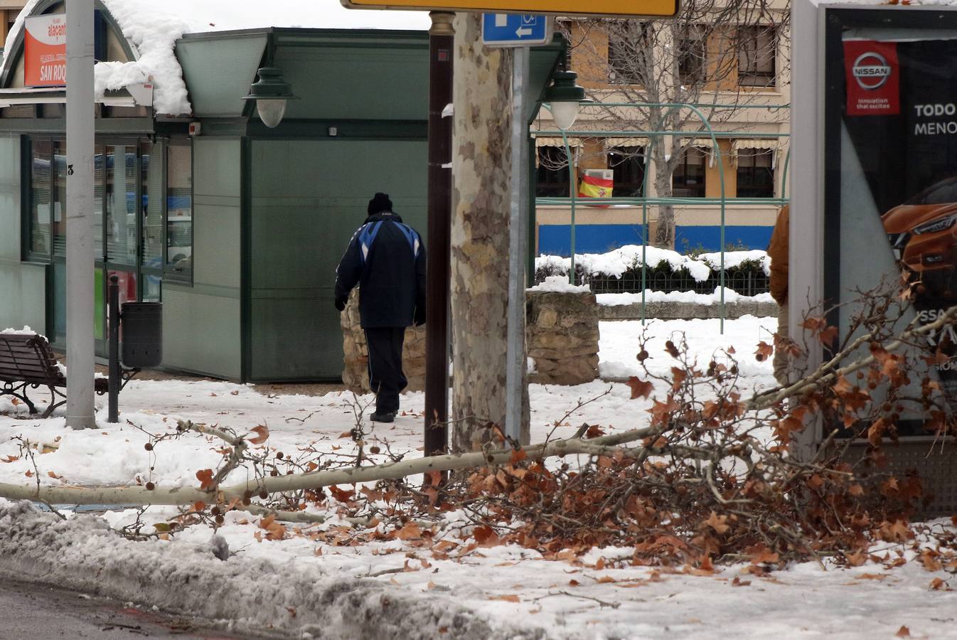El hielo y la nieve obligan a extremar la precaución en las calles de Segovia