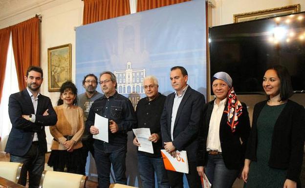 Ayuntamiento de Zamora anuncia novedades sobre los Presupuestos para 2018. Intervienen el alcalde de Zamora, Francisco Guarido; el primer teniente de alcalde, Antidio Fagúndez; el concejal de Hacienda, Miguel Ángel Viñas; el portavoz de Ciudadanos, Francisco Requejo, y la concejala no adscrita, Cruz Lucas. 