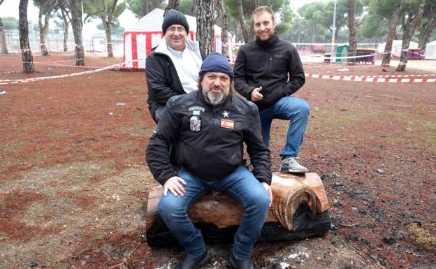 Los primeros moteros de Pingüinos 2018 llegan a la zona de acampada en la antigua Hípica Militar.