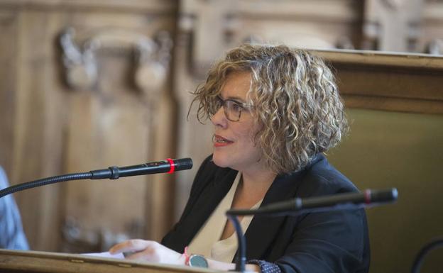 Charo Chávez en un Pleno del Ayuntamiento de Valladolid. 