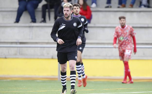 Diegto Abad, durante el amistoso ante el CD Guijuelo. 