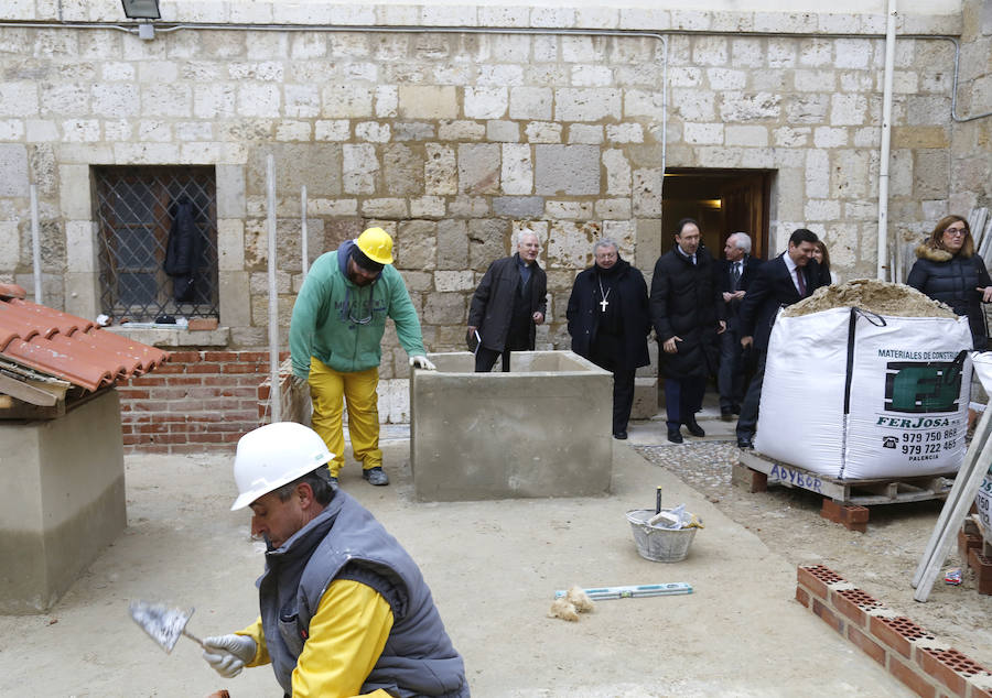 Visita del consejero de empleo a la escuela taller de la catedral