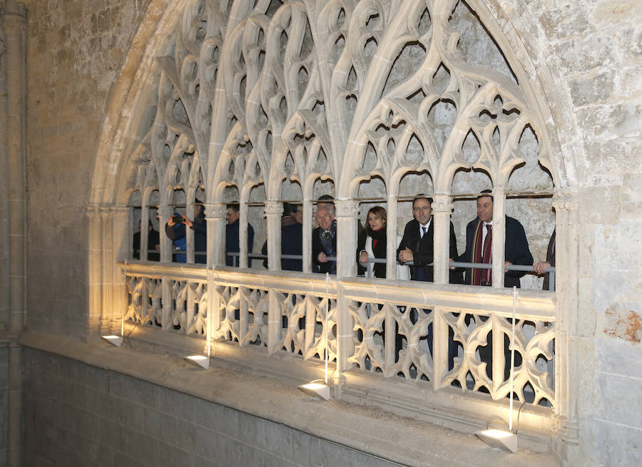 Visita del consejero de empleo a la escuela taller de la catedral
