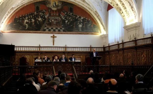 Un momento de la reunión del claustro de la UPSA en el Aula Magna de la universidad. 