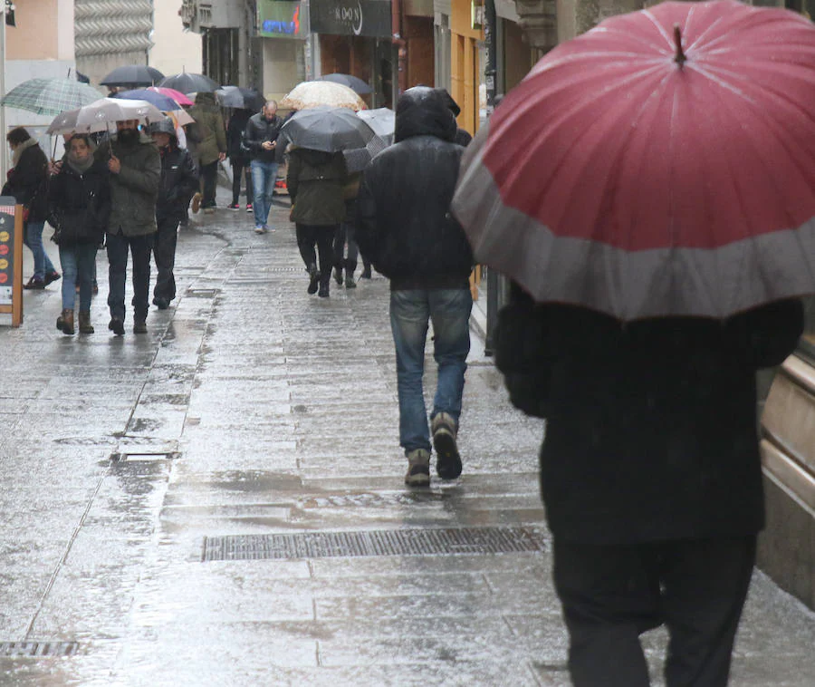 Fría y lluviosa jornada del sábado en Segovia