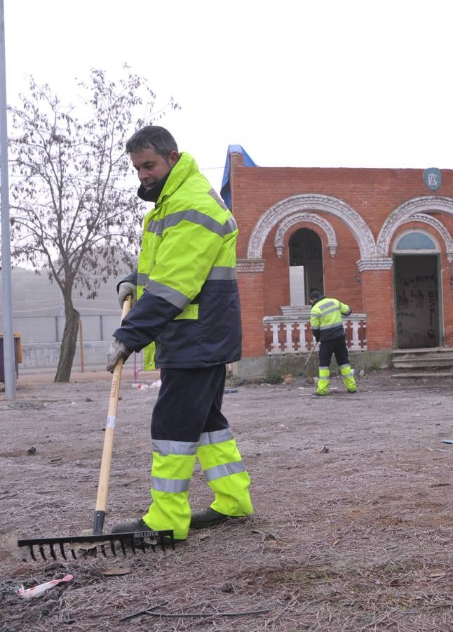 Tareas de limpieza de la antigua Hípica tras el paso de Pingüinos