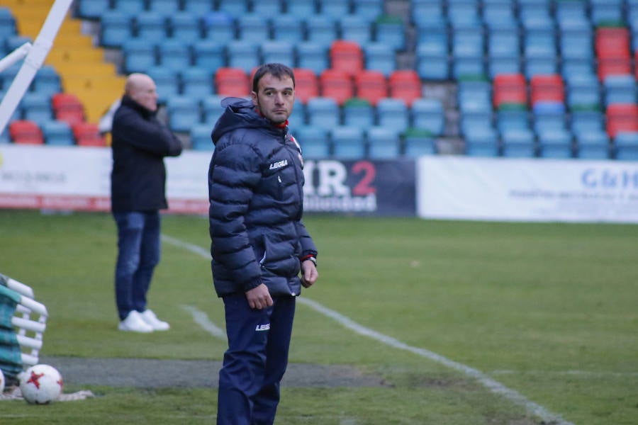 El equipo de Ramón María Calderé se deja remontar un 2-0 por el modesto Bembibre tras un nefasto partido en casa y desaprovecha la opción de ponerse segundo