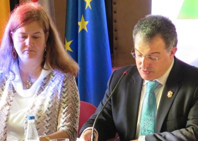 Imagen secundaria 1 - Varios momentos del acto. A la derecha, a la derecha, la directora general de leonoticias, Yolanda Barrientos. 