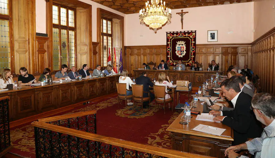 Panorámica del pleno en el Ayuntamiento. 