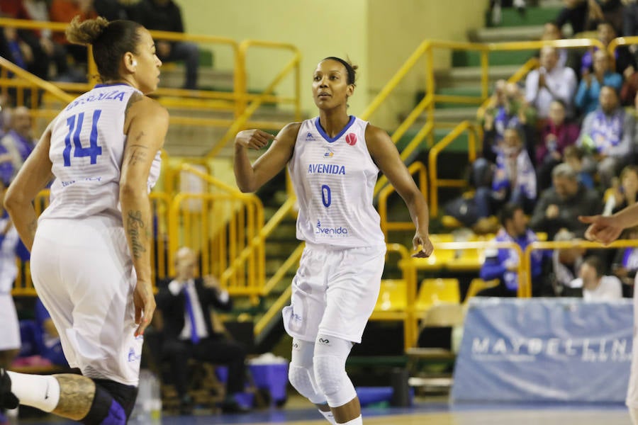 Una canasta de Laura Nicholls a escasos segundos para el final del partido le dio al equipo salmantino una importante victoria en la Euroliga que le permite seguir en la lucha por entrar en los cuartos de final