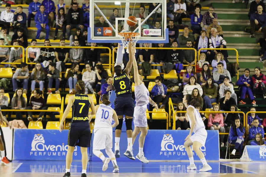 Una canasta de Laura Nicholls a escasos segundos para el final del partido le dio al equipo salmantino una importante victoria en la Euroliga que le permite seguir en la lucha por entrar en los cuartos de final