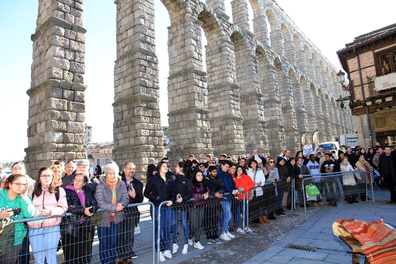 El rodaje se lleva a cabo hoy en la terraza de Santa Columba, junto al Acueducto, con extremado secretismo para no desvelar la identidad de los concursantes elegidos