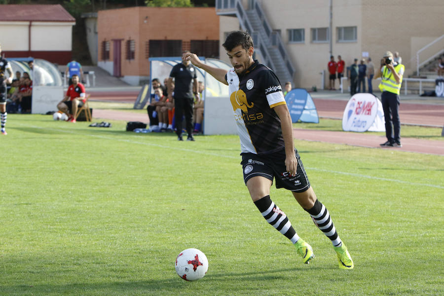 Carlos de la Nava se dispone a realizar un centro. 