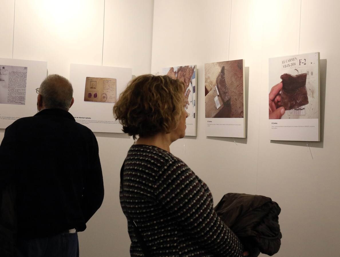 Una exposición fotográfica en el Centro Cívico Canal de Castilla, en La Victoria, reúne documentos hallados en sus investigaciones e imágenes obtenidas en las exhumaciones realizadas en la capital vallisoletana