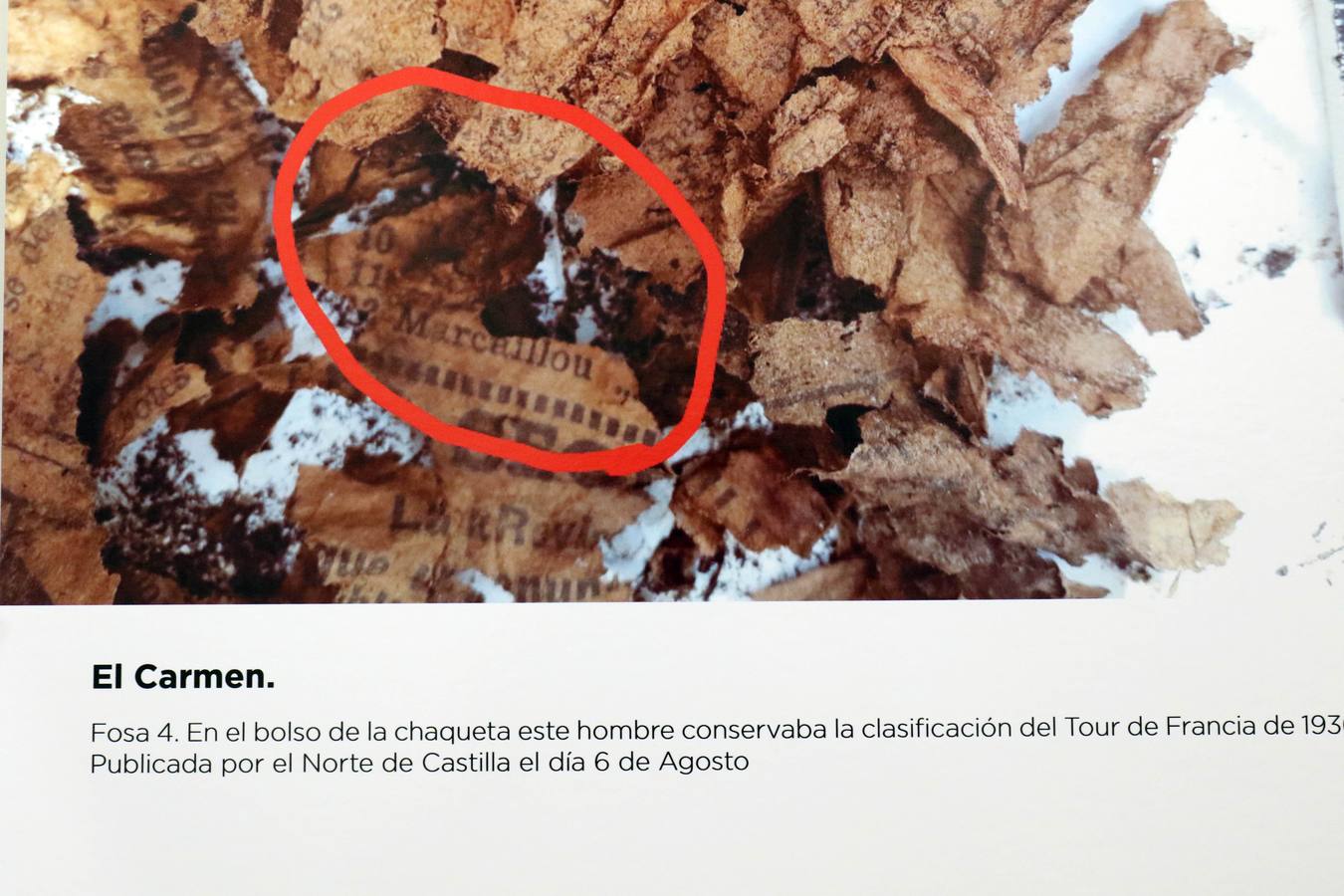Una exposición fotográfica en el Centro Cívico Canal de Castilla, en La Victoria, reúne documentos hallados en sus investigaciones e imágenes obtenidas en las exhumaciones realizadas en la capital vallisoletana