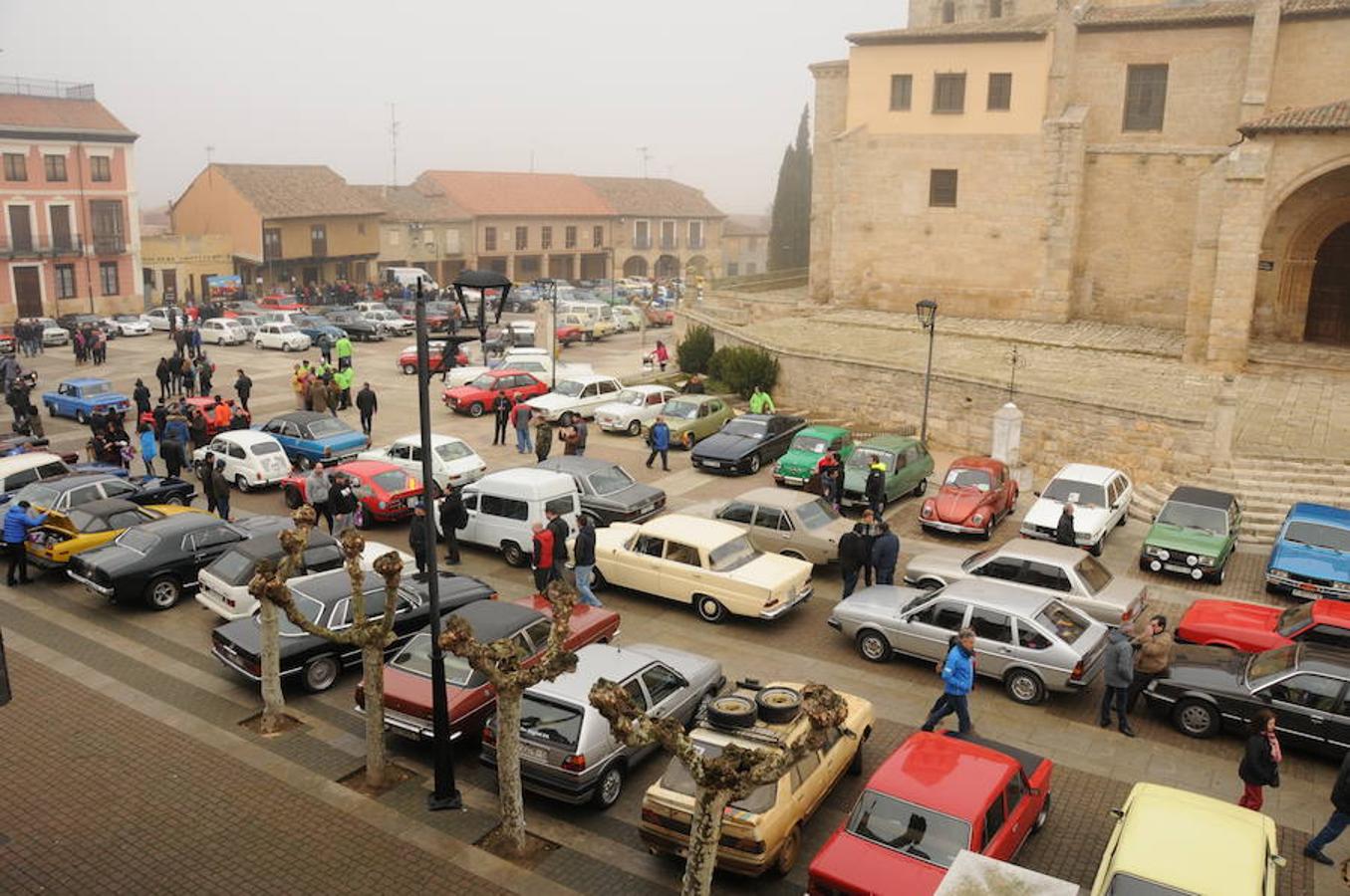 Paredes disfruta de su concentracón de coches clásicos