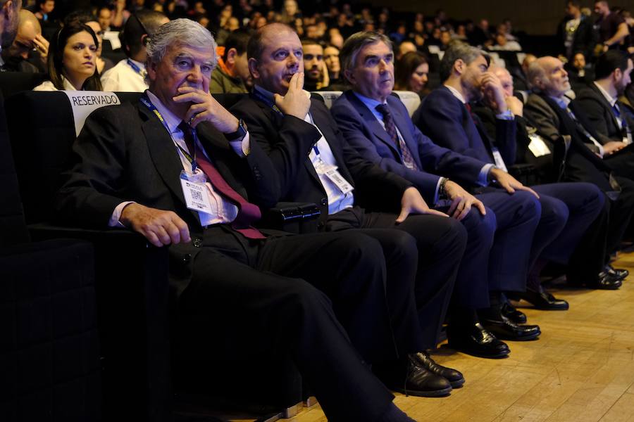 El presidente de Vocento, Santiago Bergareche; el director editorial de Vocento y vicepresidente de Reale Seguros Madríd Fusión, Benjamín Lana, y el director general de Negocio de Vocento, Iñaki Arechabaleta.