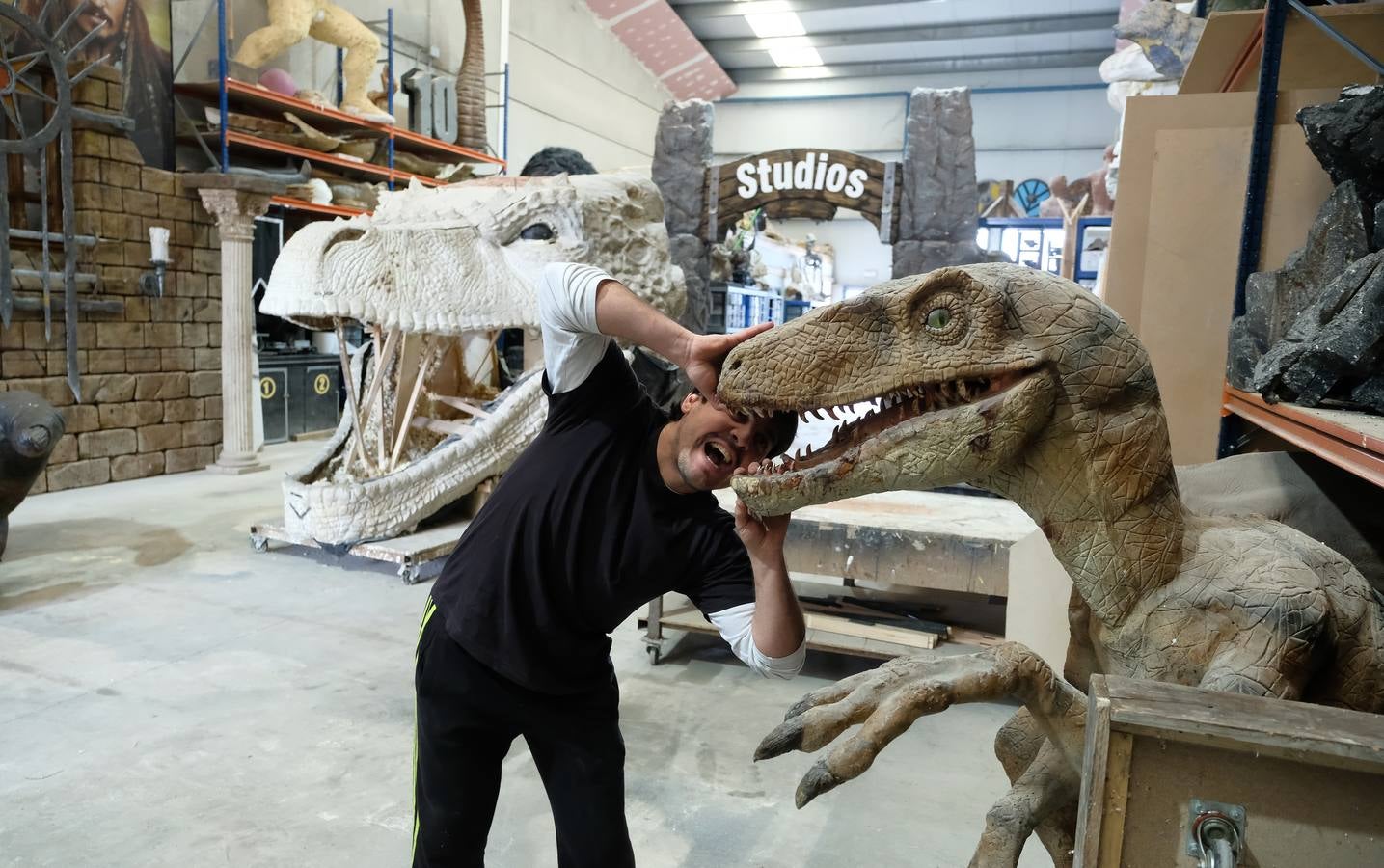 Cantabria elige la escultura de un simio creado por el escultor Miguel Lobato en su empresa de efectos especiales ML FX Studios para promocionar Cabárceno