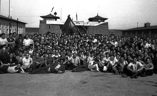 Fotografía de Francesc Boix de los presos españoles tras la liberación de Mauthausen. 