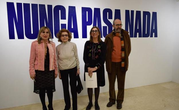 De izquierda a derecha, la concejala de cultura, Azucena Esteban; Julia Gutiérrez Caba, la alcaldesa de Aranda, Raquel González y el actor Miguel Rellán.