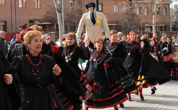 Mujeres de Nueva Segovia bailan durante la celebración de Santa Águeda.