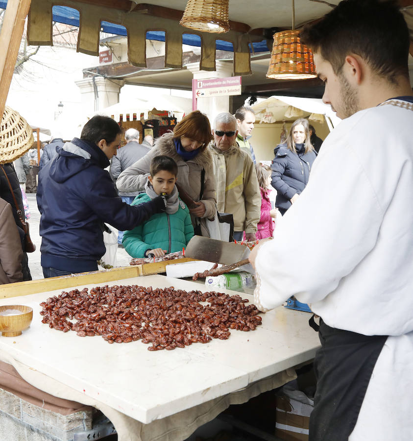 Palencia vive su Mercado Tradicional de las Candelas