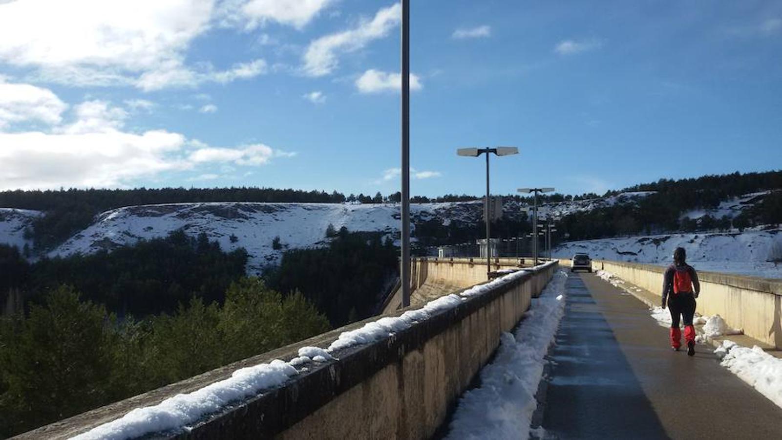 Las nevadas dejan estas imágenes del Pantano de Aguilar