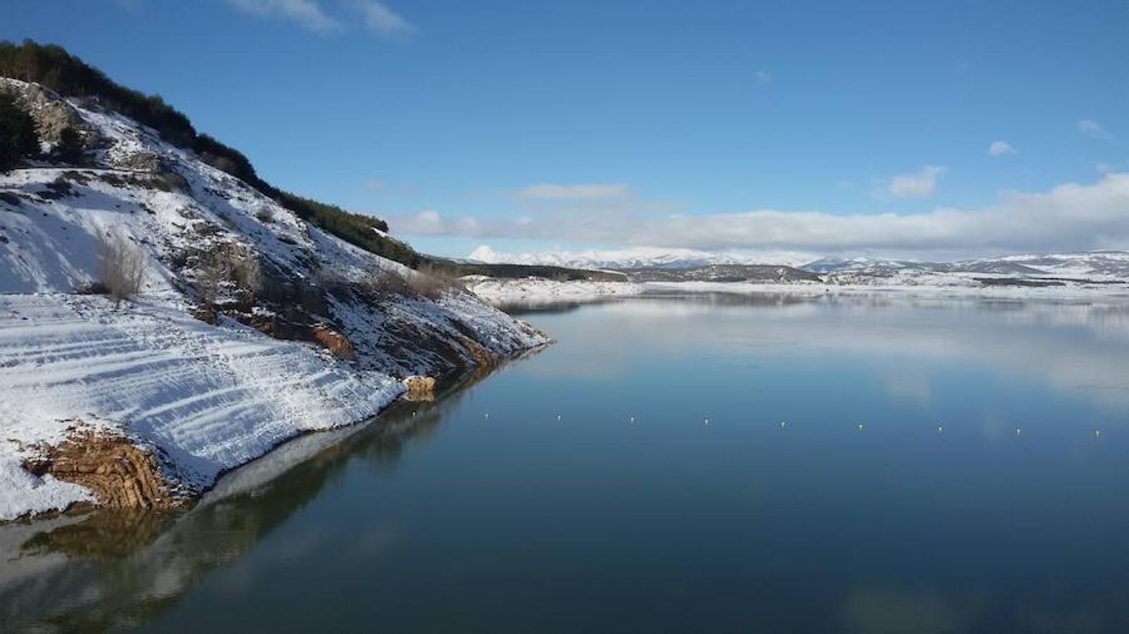 Las nevadas dejan estas imágenes del Pantano de Aguilar