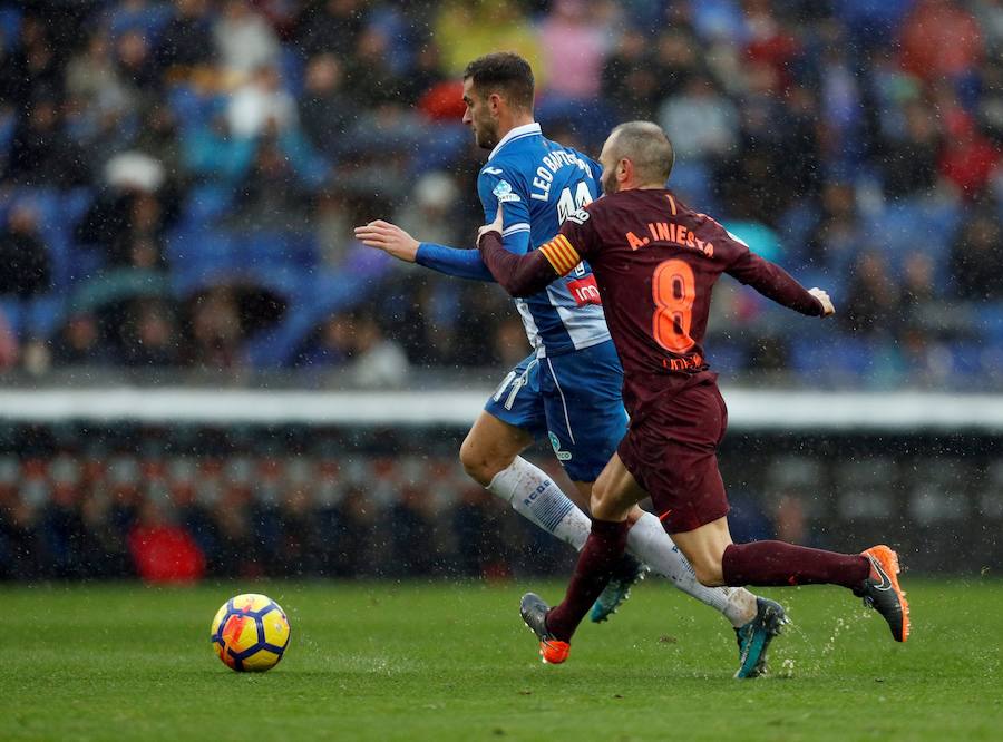 Espanyol y Barcelona empataron en un derbi de alta tensión (1-1). El cuadro blanquiazul se adelantó por medio de Gerard Moreno pero Gerard Piqué puso el empate de cabeza.