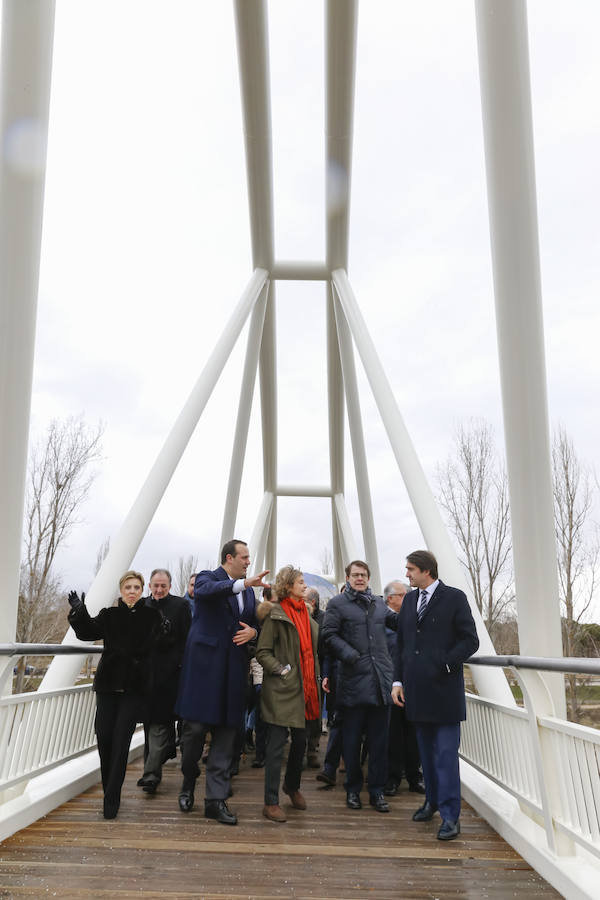 La ministra de Agricultura y Pesca, Alimentación y Medio Ambiente, Isabel García Tejerina, visitó esta mañana el parque fluvial de la Aldehuela, en Salamanca, y la Isla del Soto. 