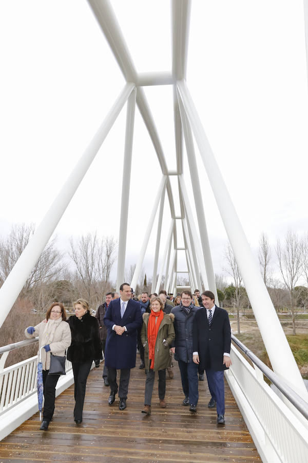 La ministra de Agricultura y Pesca, Alimentación y Medio Ambiente, Isabel García Tejerina, visitó esta mañana el parque fluvial de la Aldehuela, en Salamanca, y la Isla del Soto. 