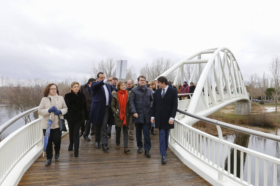 La ministra de Agricultura y Pesca, Alimentación y Medio Ambiente, Isabel García Tejerina, visitó esta mañana el parque fluvial de la Aldehuela, en Salamanca, y la Isla del Soto. 