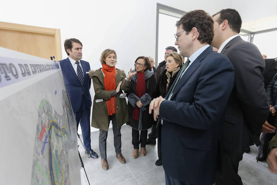 La ministra de Agricultura y Pesca, Alimentación y Medio Ambiente, Isabel García Tejerina, visitó esta mañana el parque fluvial de la Aldehuela, en Salamanca, y la Isla del Soto. 