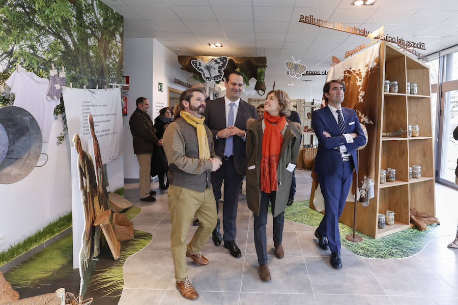 La ministra de Agricultura y Pesca, Alimentación y Medio Ambiente, Isabel García Tejerina, visitó esta mañana el parque fluvial de la Aldehuela, en Salamanca, y la Isla del Soto. 