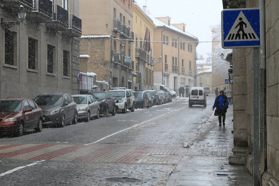 Lunes cubierto de nieve en Segovia