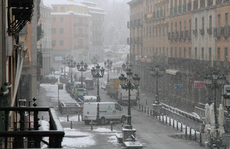 Lunes cubierto de nieve en Segovia