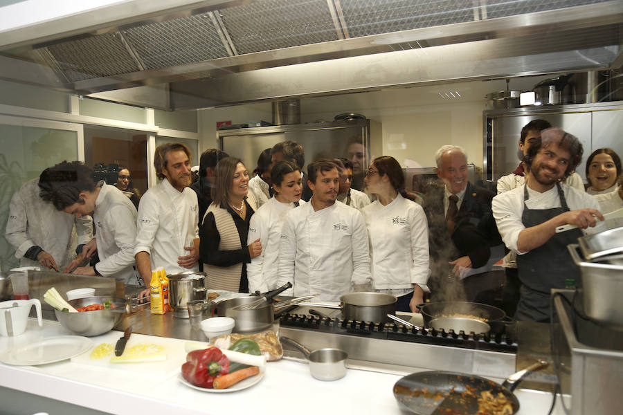 La consejera de Agricultura, con los alumnos de Basque Culinary Center