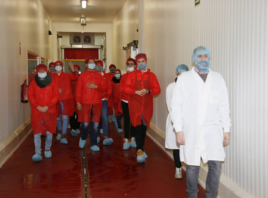 La consejera de Agricultura, con los alumnos de Basque Culinary Center