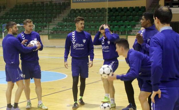 Algunos de los jugadores de la Segoviana en el Pedro Delgado.