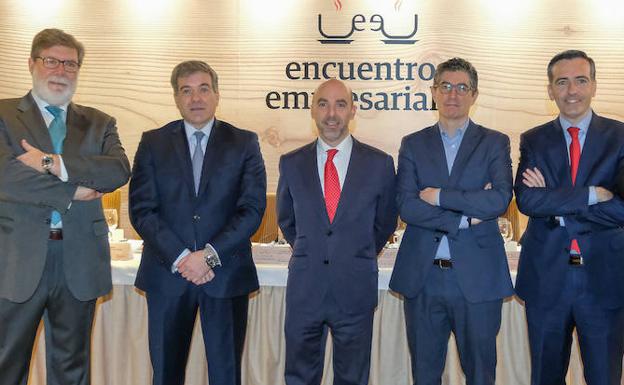 Santiago Aparicio, Ángel de las Heras, Miguel Ángel Franco, Fernando Trías de Bes y Adrián Gutiérrez, este martes en Valladolid.