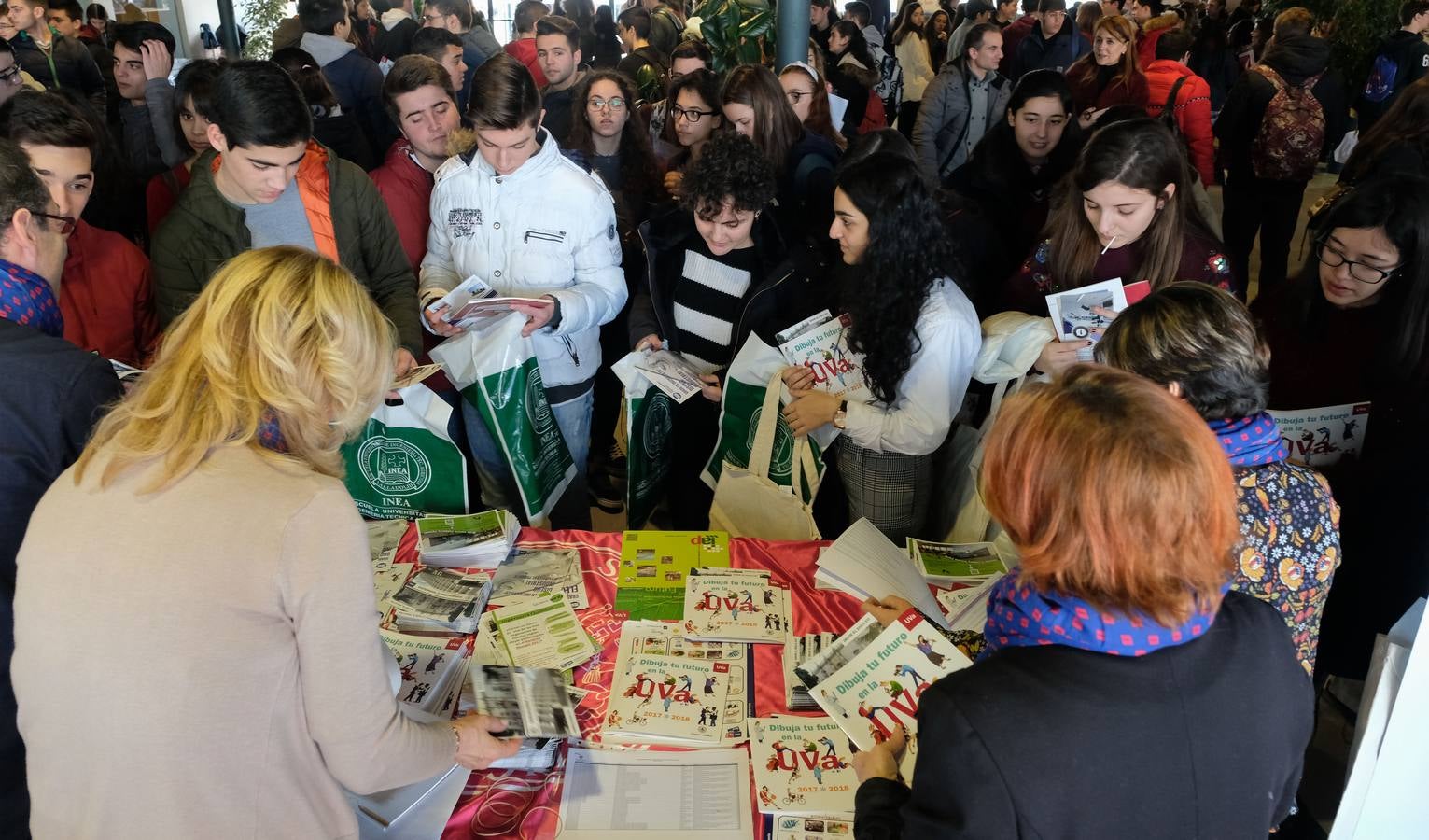 El certamen se dirige a estudiantes de bachillerato, padres y educadores interesados en recibir de forma personalizada consejos que orienten a los alumnos de una manera más certera sobre su elección de grado