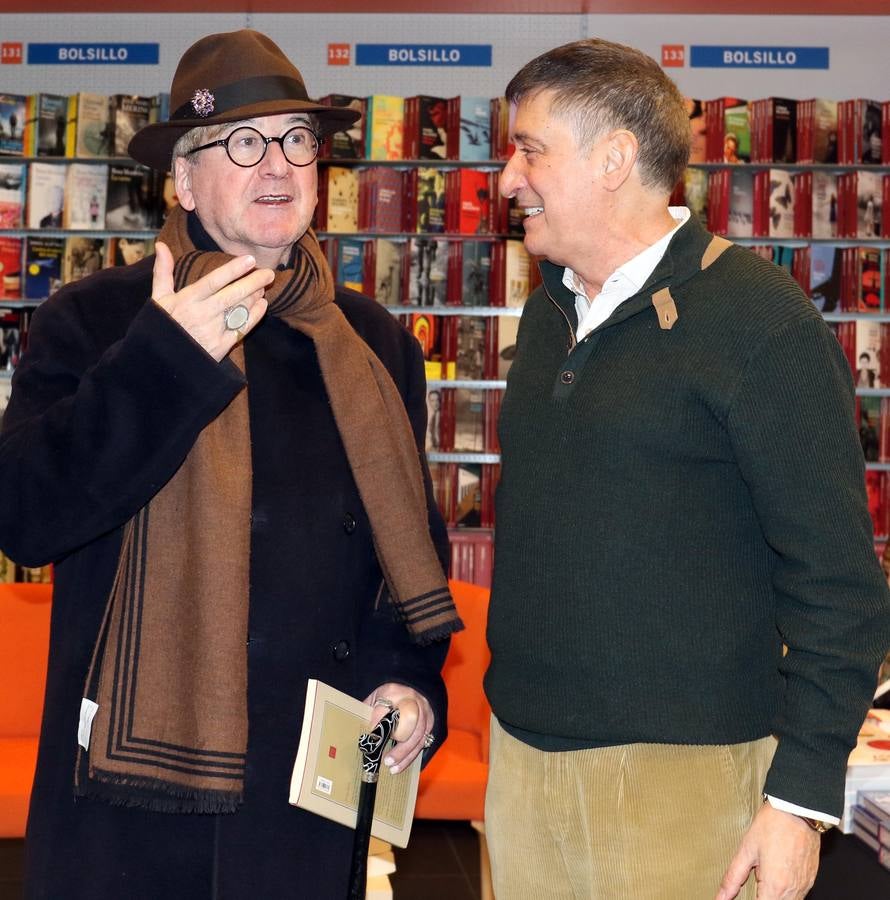 'Dorados días de sol y noche' abarca, en poco menos de quinientas páginas, la vida del autor entre los años 1974 y 1996; unos años en los que en España surge el hito de La Movida