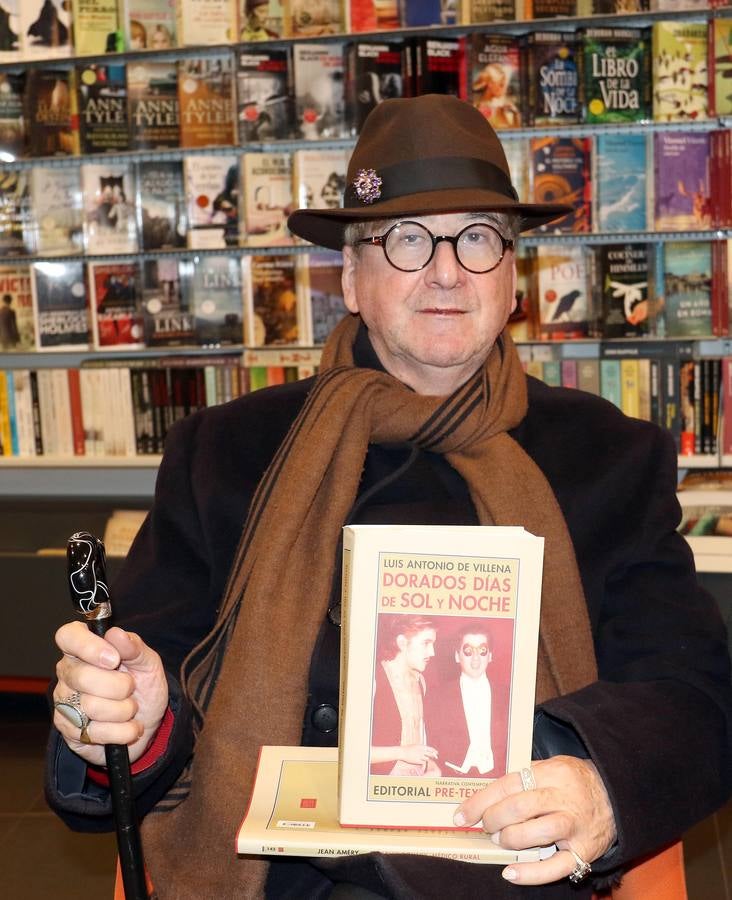 'Dorados días de sol y noche' abarca, en poco menos de quinientas páginas, la vida del autor entre los años 1974 y 1996; unos años en los que en España surge el hito de La Movida