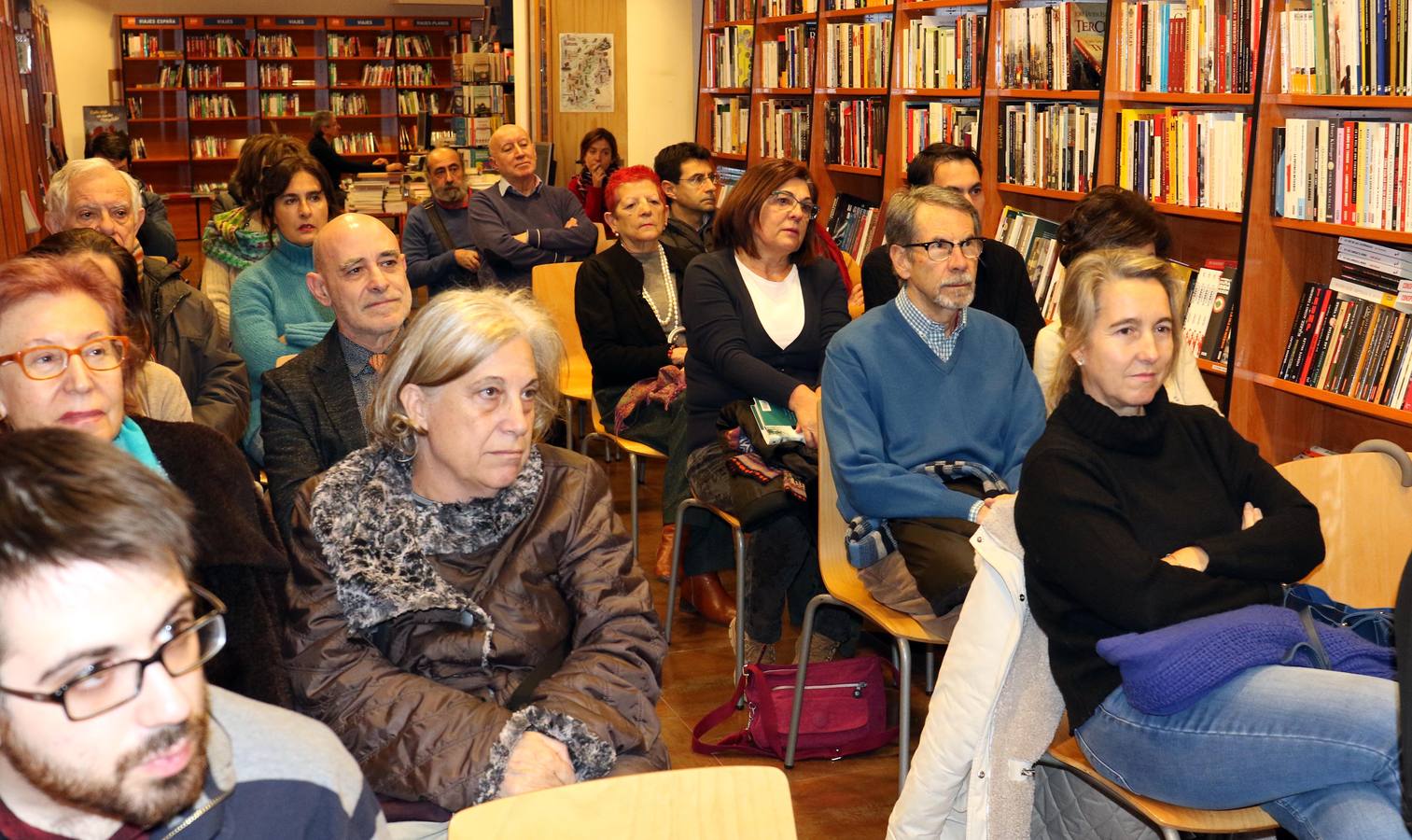 'Dorados días de sol y noche' abarca, en poco menos de quinientas páginas, la vida del autor entre los años 1974 y 1996; unos años en los que en España surge el hito de La Movida