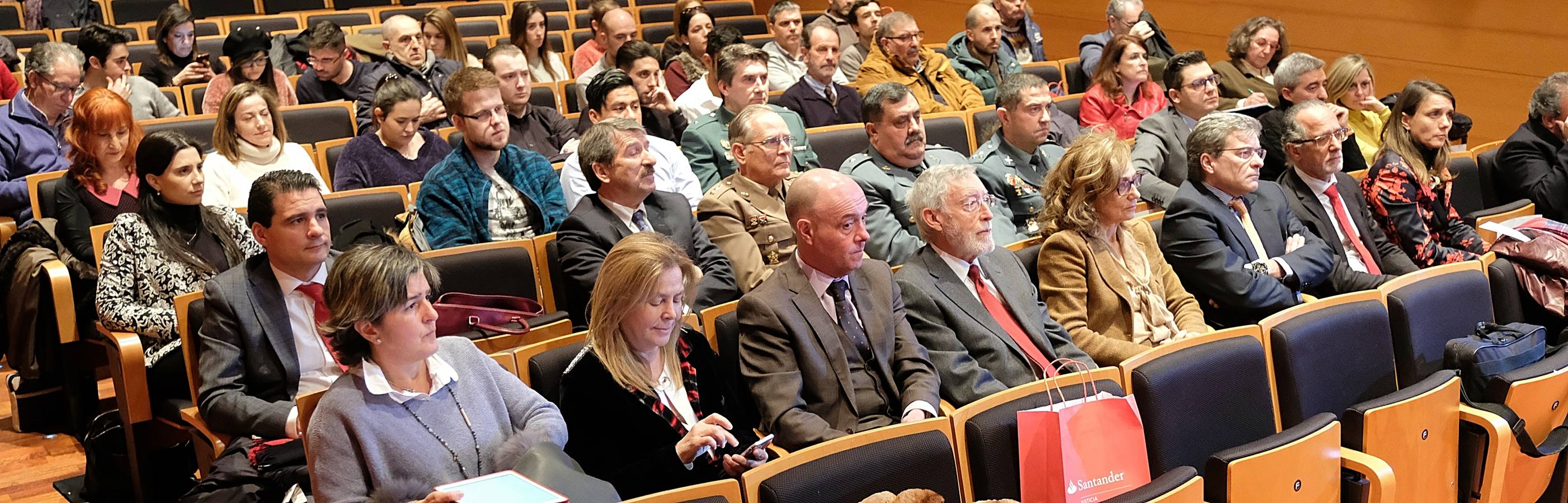 El fiscal de Sala coordinador de Seguridad Vial, Bartolomé Vargas y el teniente coronel José Luis Díaz Sánchez, segundo jefe del Área de Operaciones de la Agrupación de Tráfico de la Guardia Civil han abordado el reto de reducir la criminalidad vial