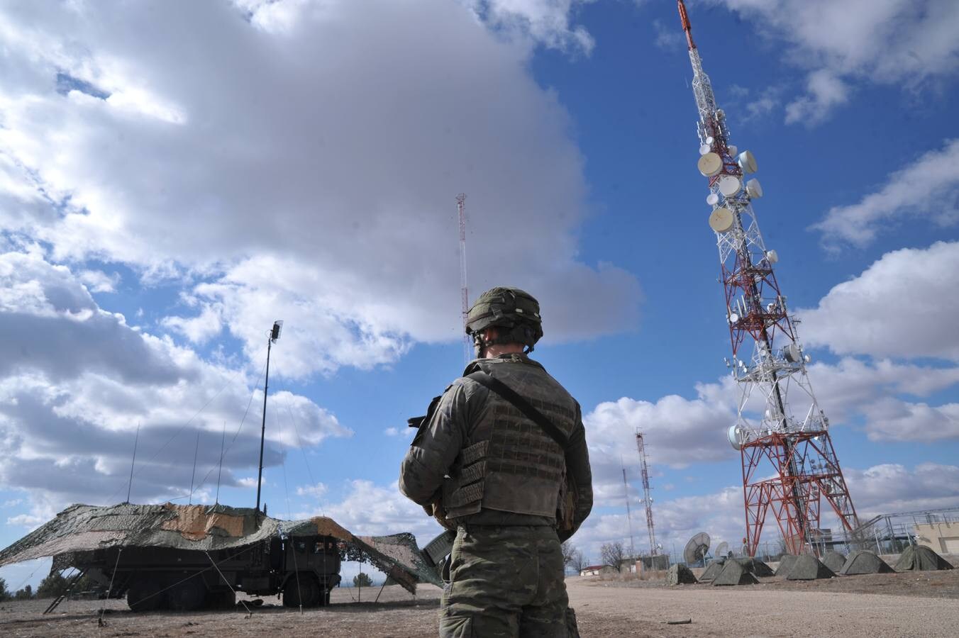 Es la primera vez que la ciudad acoge estos pruebas militares, en las que participan unidades de Sevilla, Cartagena, Madrid y Austurias