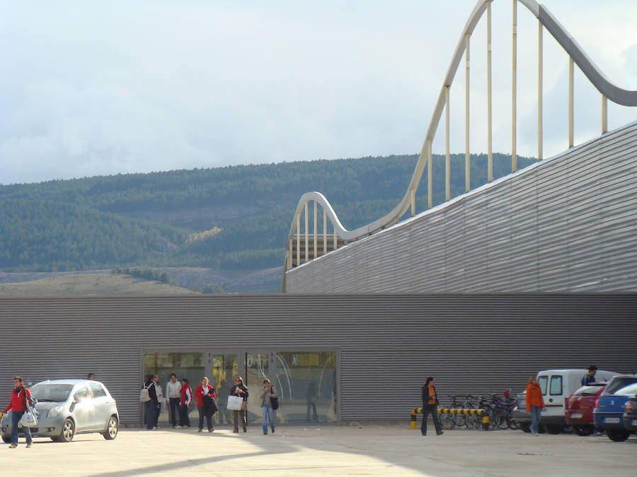 Exterior de una planta de Siro en Aguilar. 