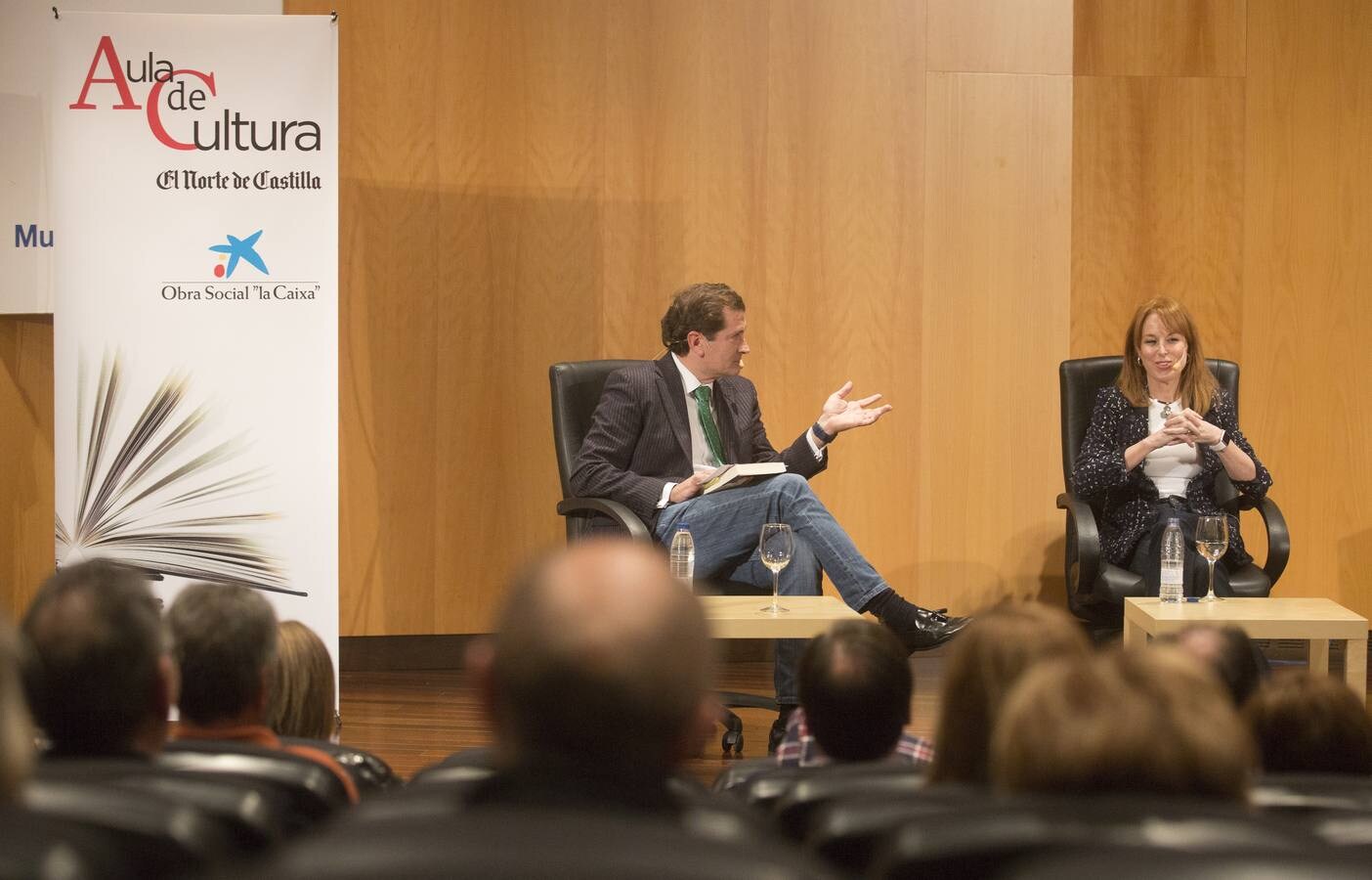 La periodista y escritora presenta su primera novela en el Museo de la Ciencia 