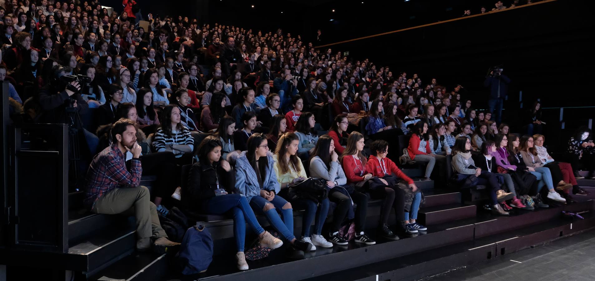 Cincuenta mujeres transmiten su ejemplo a más de 400 escolares de entre 9 y 18 años, en una cita celebrada en el auditorio Miguel Delibes de Valladolid